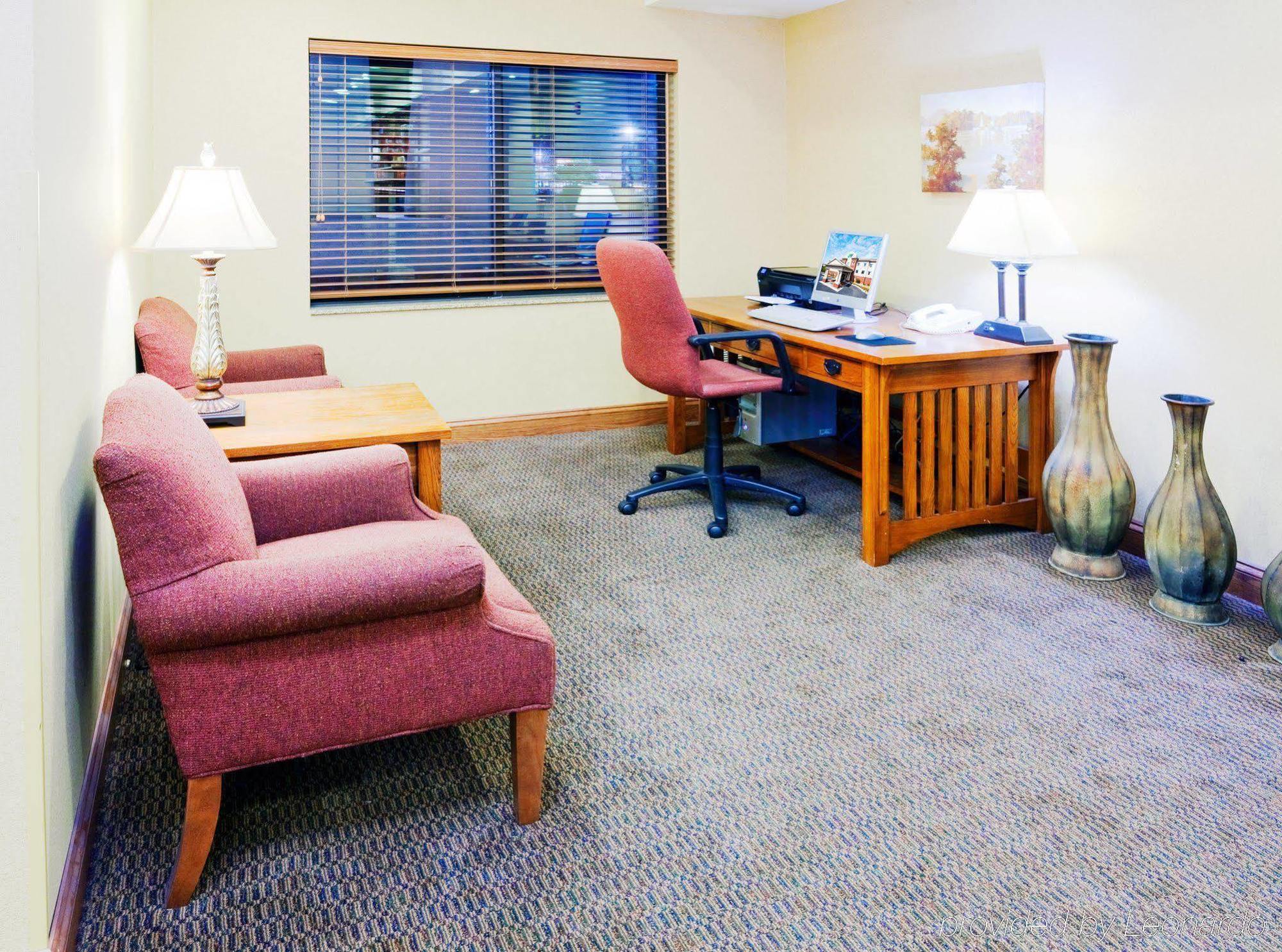 Holiday Inn Express & Suites Rocky Mount Smith Mountain Lake By Ihg Phòng bức ảnh