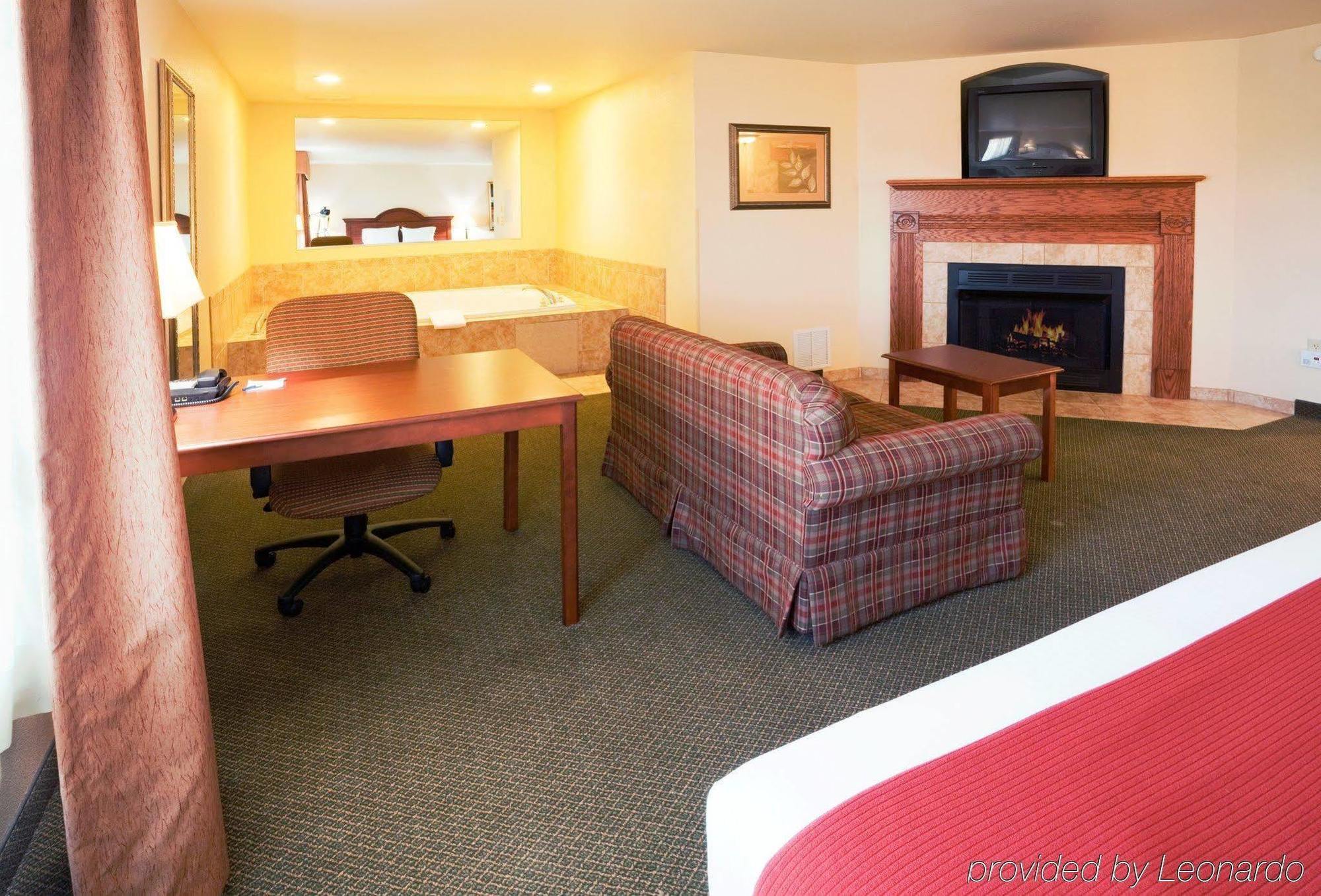 Holiday Inn Express & Suites Rocky Mount Smith Mountain Lake By Ihg Ngoại thất bức ảnh